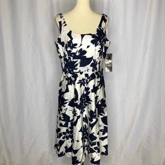 Donna Ricco Dresses & Skirts - Donna Ricco Navy & White Fit & Flare Floral dress